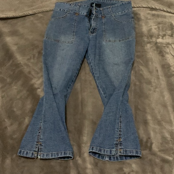 Denim capri pants by JLo. EUC! - Picture 6 of 6